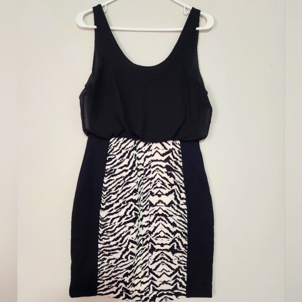 Express Black and white Dress Size M